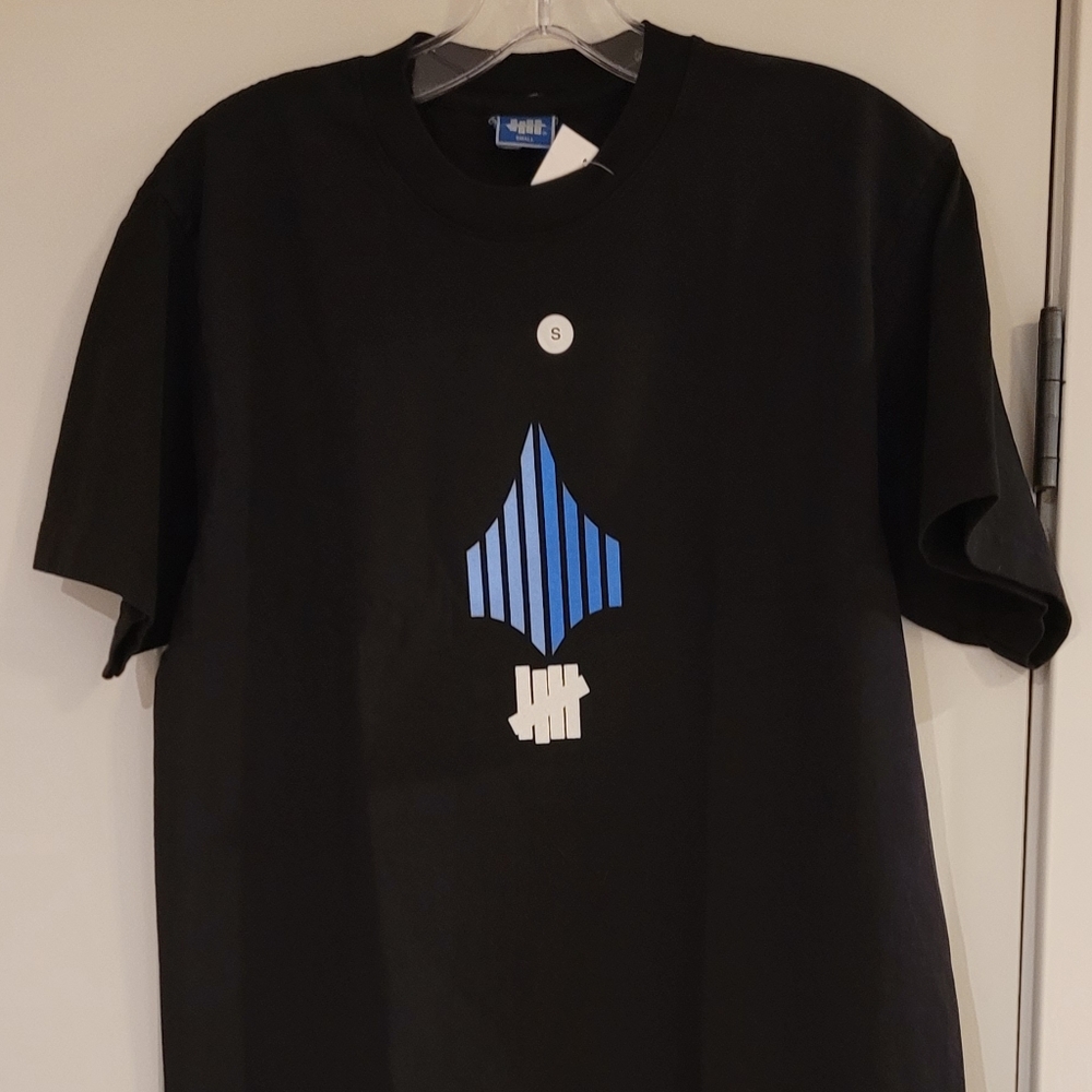 NEW WITHOUT TAGS UNDEFEATED UNDFTD SHORT SLEEVE T SHIRT